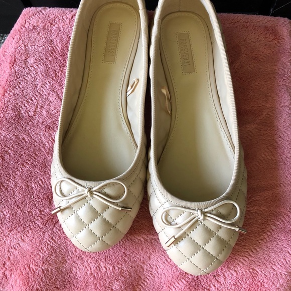 New without tags forever 21 flats - Picture 2 of 4